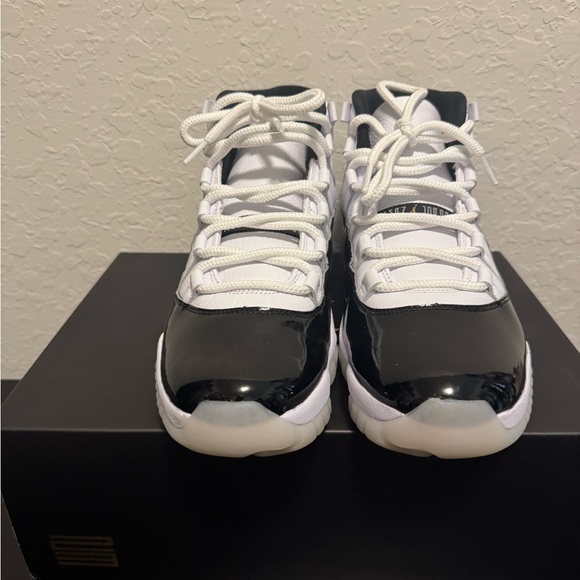 Jordan 11 size 10 gratitude - VNDS